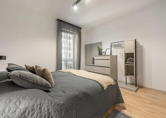 Condo With Balcony @ Downtown Budapest