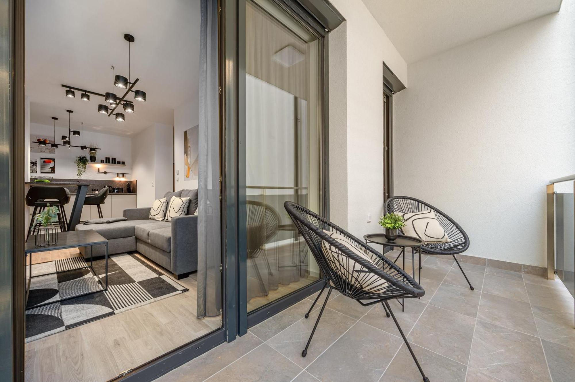 Апартаменты With Balcony @ Downtown *